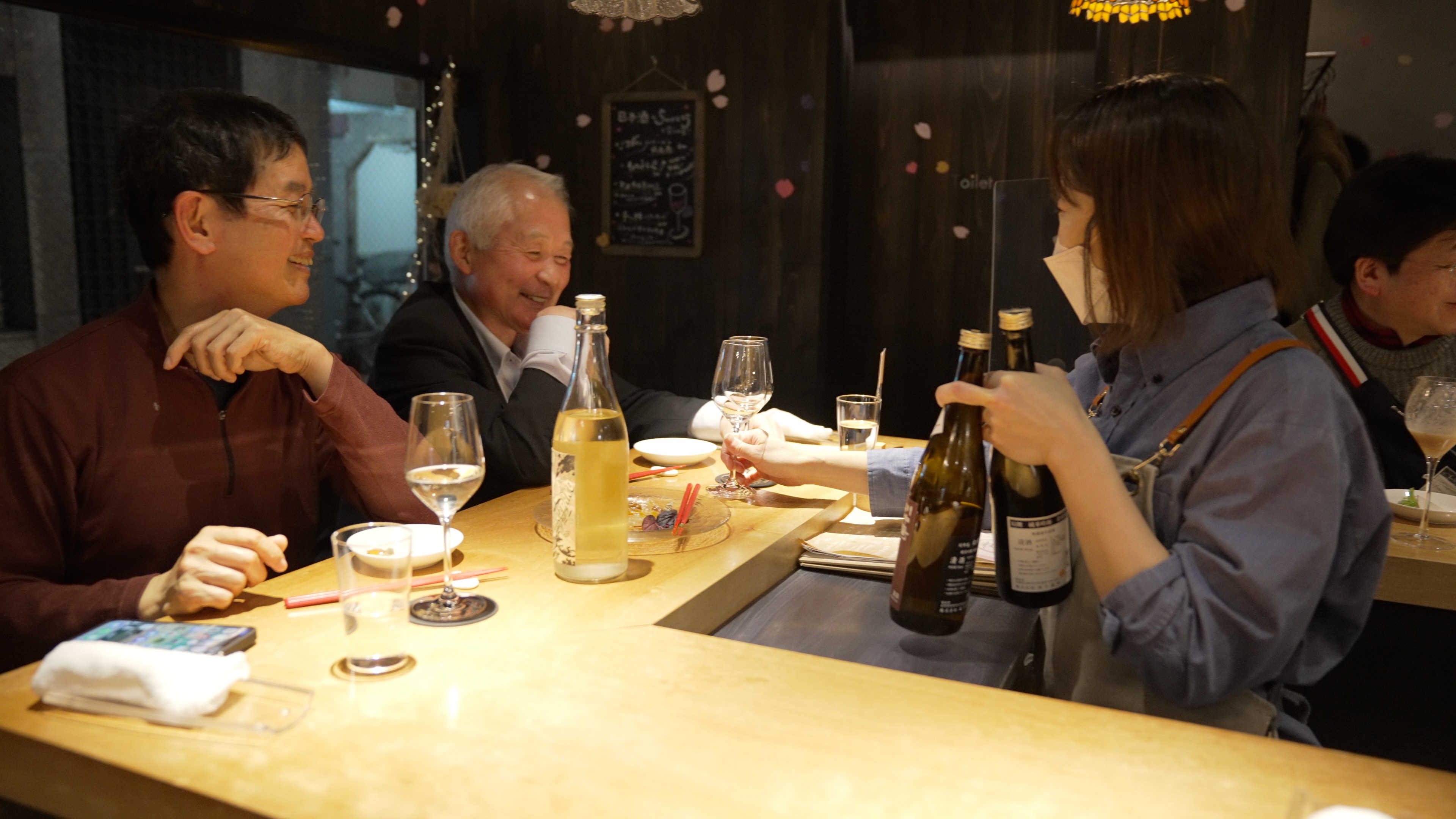 茅場町で日本酒と洋食？ 「食堂」を名乗る日本酒バルの話